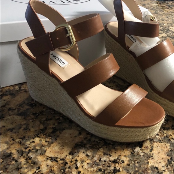 SOLD 🚨 Steve Madden Wedges Size 8 - Picture 2 of 4